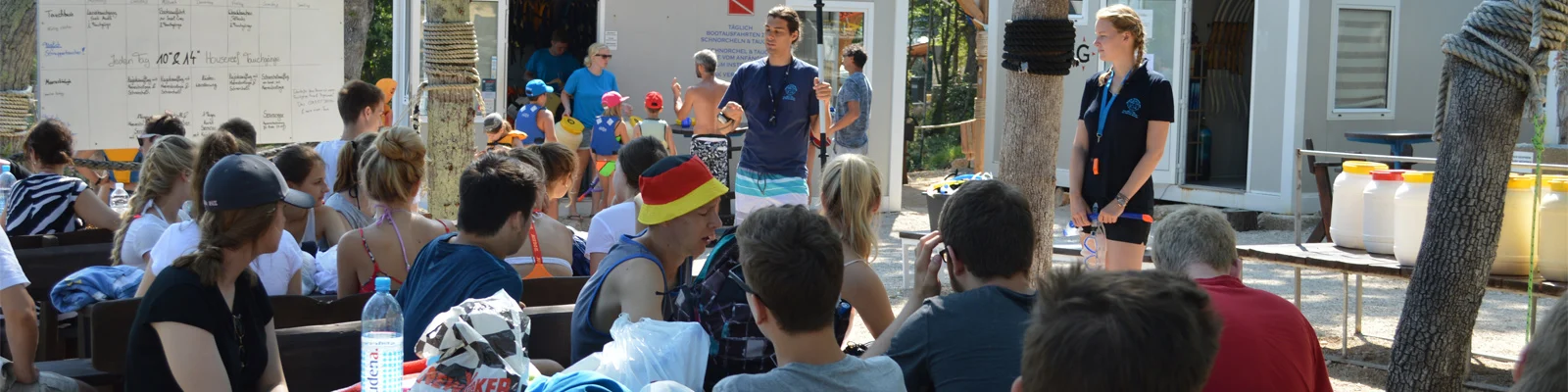 Ronilac istražuje strmi zid grebena na Krku